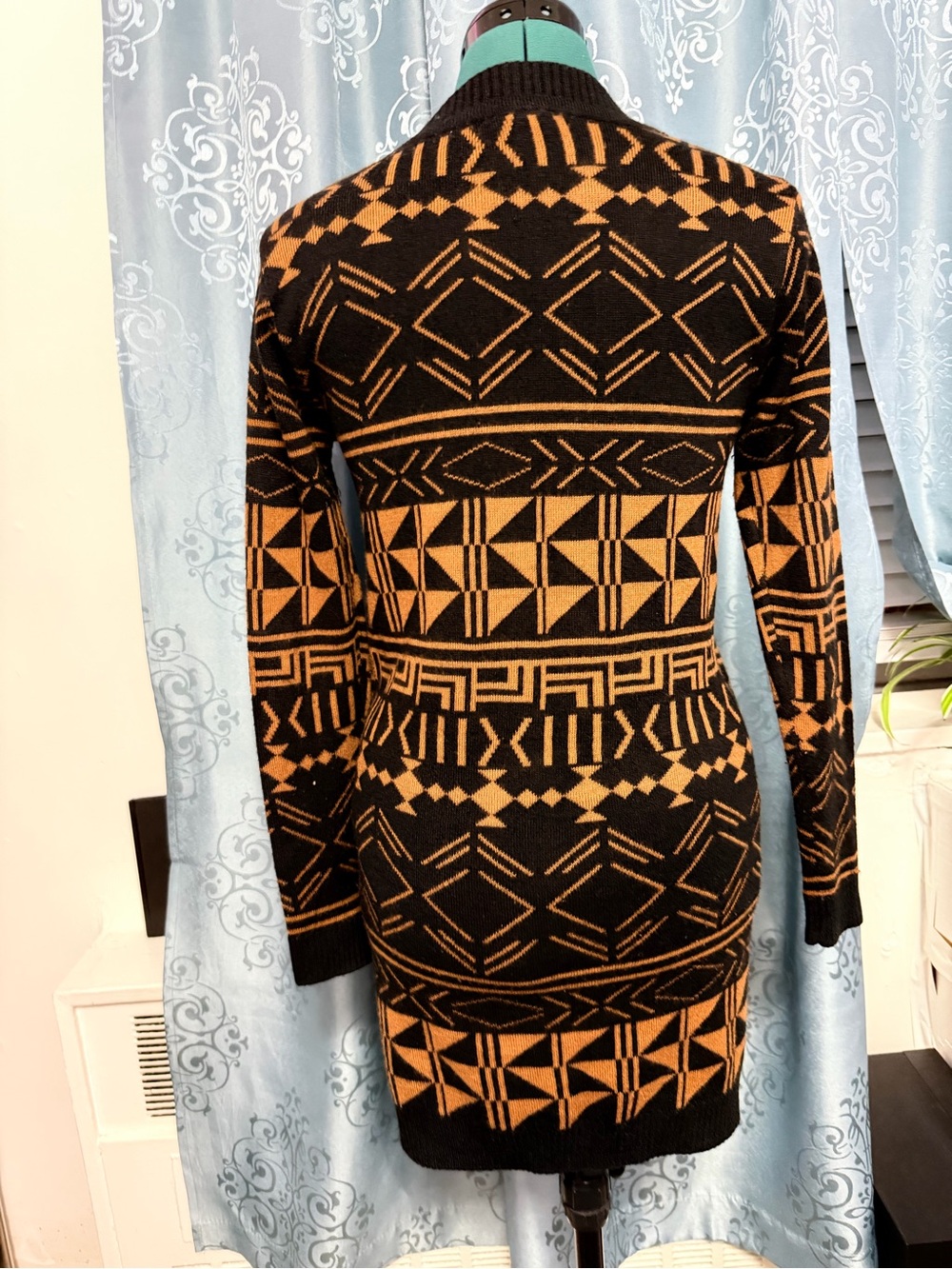 A+RO Black and Camel Geometric Knit Cardigan - Picture 3 of 4